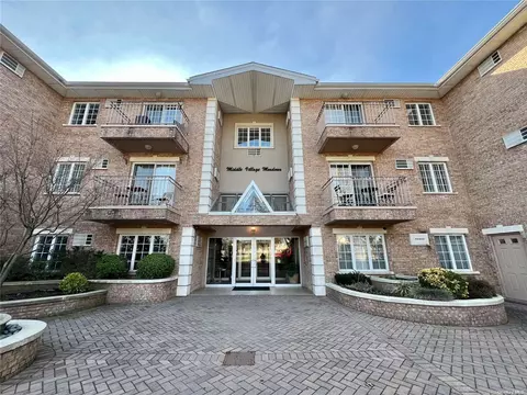 62-48 Mount Olivet Cres #2B, Middle Village, NY 11379