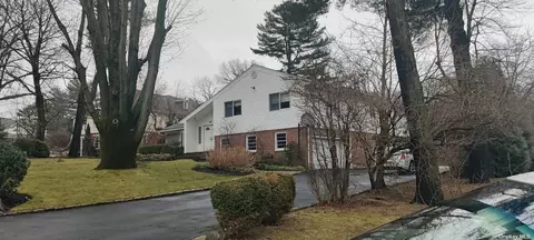 23 Pine Dr, Great Neck, NY 11021