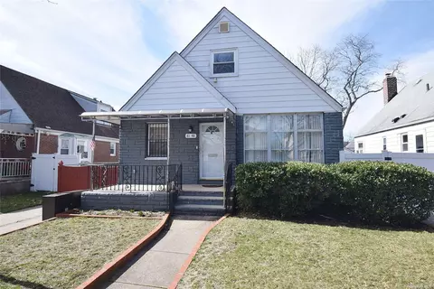 81-48 259th St, Floral Park, NY 11004