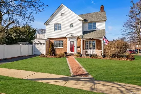 40 Tennyson Ave, Baldwin, NY 11510