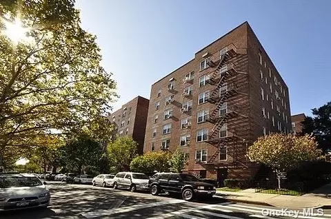 33-05 92nd St #1C, Jackson Heights, NY 11372