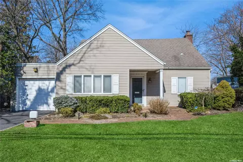 184 E Rockaway Rd, Hewlett, NY 11557