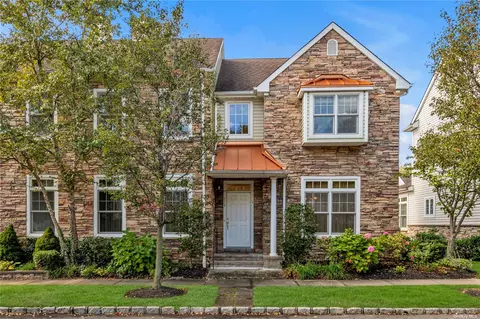 239 Harbor View Dr #239, Port Washington, NY 11050