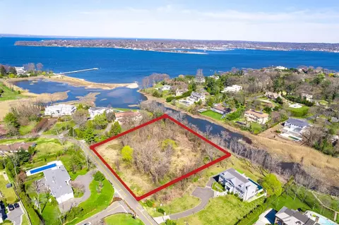 15 Split Rock Dr, Great Neck, NY 11024