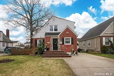1530 Park Ave, New Hyde Park, NY 11040
