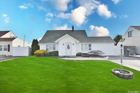 23 Academy Ln, Levittown, NY 11756