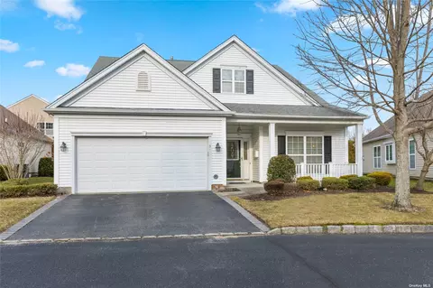3 Berwick Ct #3, Mount Sinai, NY 11766
