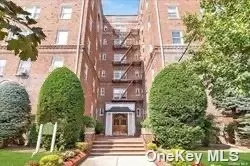 55 Grand Ave #3C, Rockville Centre, NY 11570
