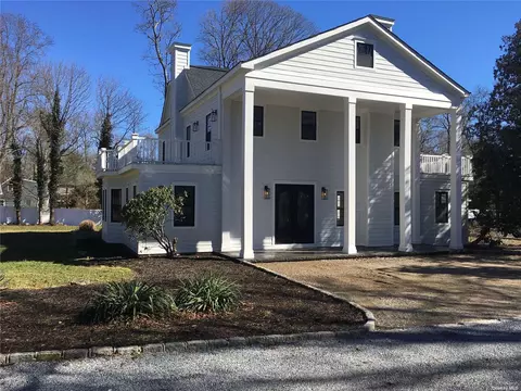 19 Thompson Hill Rd, Saint James, NY 11780