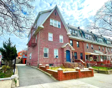 33-11 71st St, Flushing, NY 11372