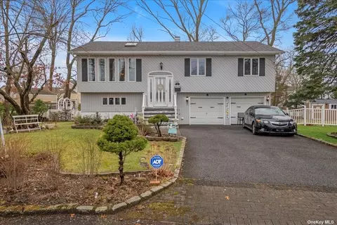 27 Hemlock Ave, Deer Park, NY 11729