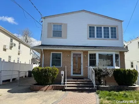 147-39 Edgewood St, Rosedale, NY 11422