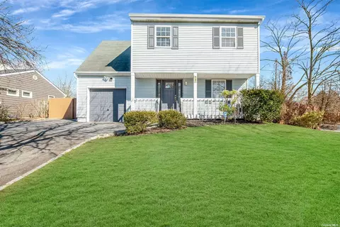 54 Peters Blvd, Central Islip, NY 11722