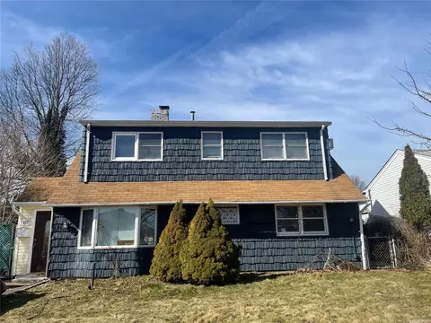 117 Bloomingdale Rd, Levittown, NY 11756