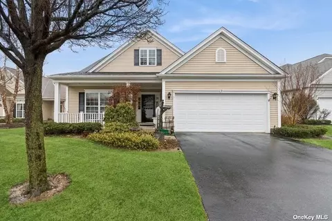 3 Burnett Ct #3, Mount Sinai, NY 11766