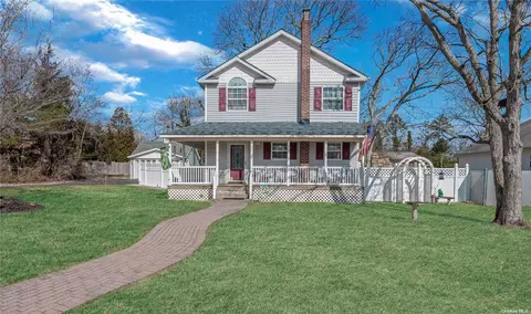 3 Kara Ct, Centereach, NY 11720