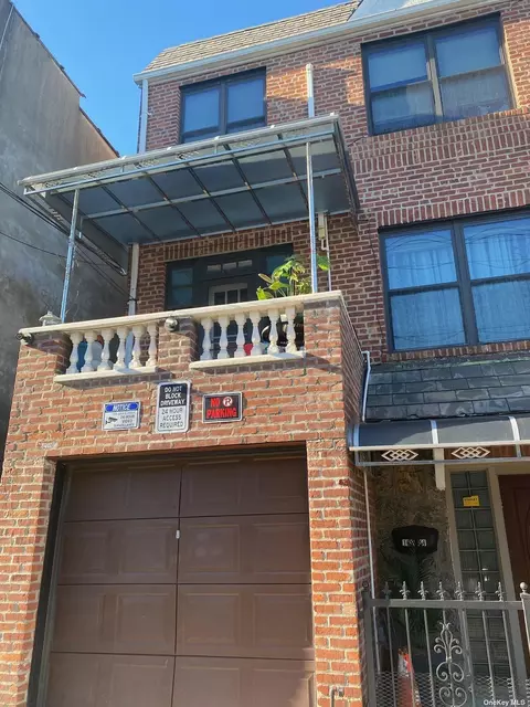 102-31 43rd Ave, Corona, NY 11368