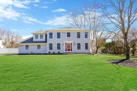 775 Sylvan Ave, Bayport, NY 11705