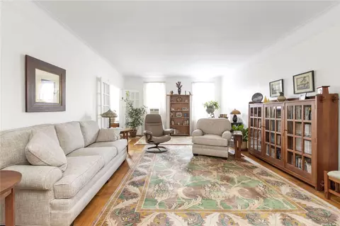 111-15 75 Ave #5E, Forest Hills, NY 11375