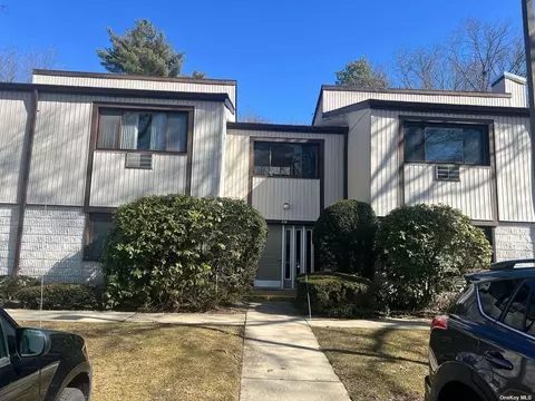 91 Richmond Blvd #3B, Ronkonkoma, NY 11779