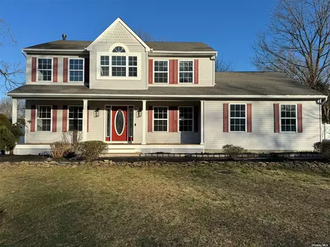 9 Wisconsin Ave, Port Jefferson Station, NY 11776