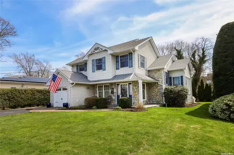 112 Elm St, Sayville, NY 11782