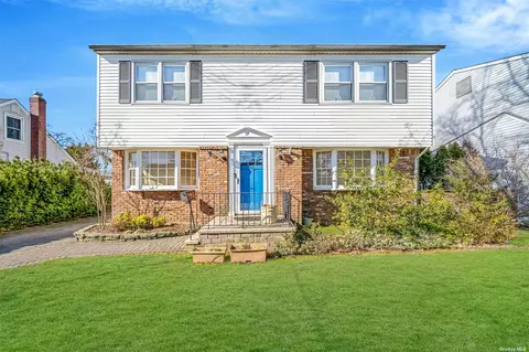888 Surrey Dr, East Meadow, NY 11554