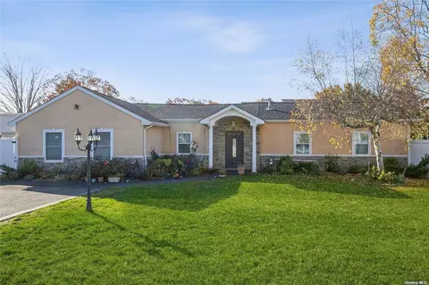20 Albany St, Deer Park, NY 11729