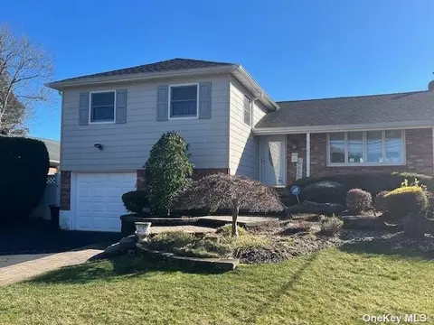 3386 Carrollton Ave, Wantagh, NY 11793