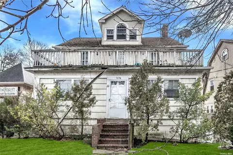 118 Forest Ave, Glen Cove, NY 11542