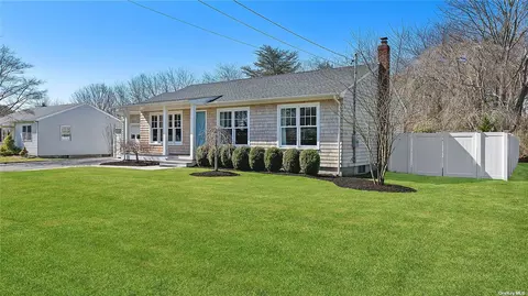 130 Pine St, East Moriches, NY 11940