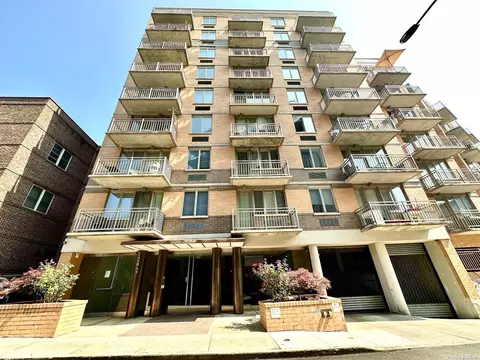 116-11 E Curzon Rd #PH-7E, Richmond Hill, NY 11418