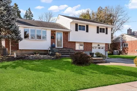 44 Sherman Dr, Syosset, NY 11791