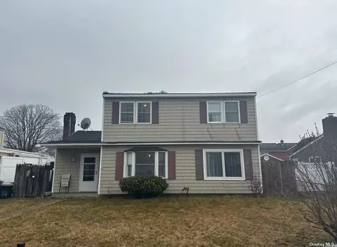 16 Washington Ave, West Sayville, NY 11796