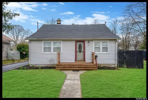 35 E 13th St, Huntington Station, NY 11746