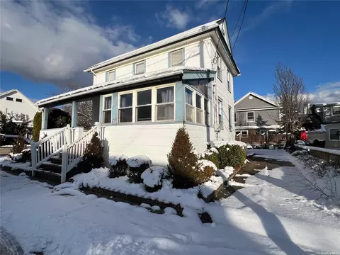 76 Hewlett Ave, Point Lookout, NY 11569
