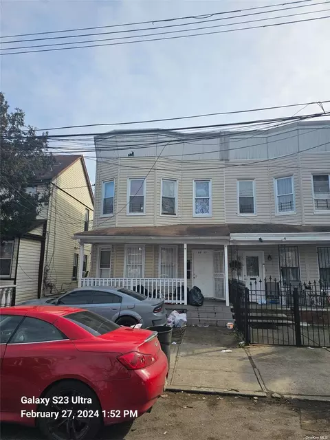 100-14 93rd Ave, Richmond Hill, NY 11418
