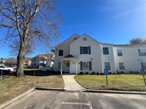149 Fairview Cir #149, Middle Island, NY 11953