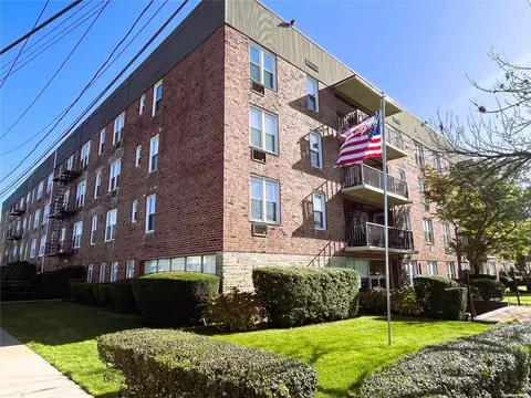 60 Hempstead Ave #1L, Lynbrook, NY 11563