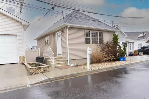 1137 Washington Pl, Baldwin, NY 11510