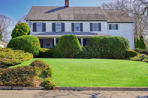 78 Ivy St, Oyster Bay, NY 11771