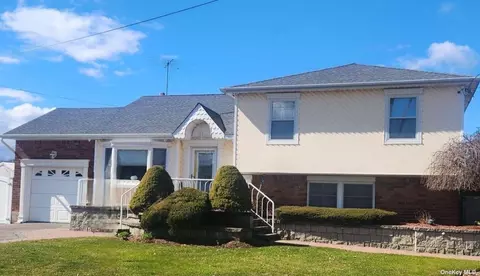 369 Oconnor Rd, North Babylon, NY 11703