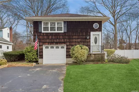 19 Frances Blvd, Holtsville, NY 11742