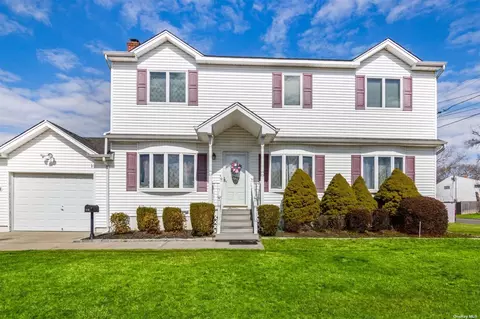 27 Van Buren St # A, Brentwood, NY 11717