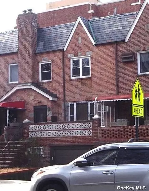 33-52 75th St, Jackson Heights, NY 11372