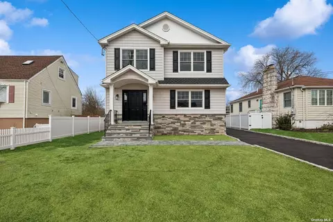37 Bayside Pl, Amityville, NY 11701