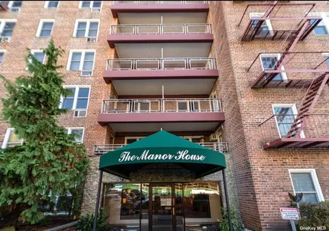 241-20 Northern Blvd #5B, Douglaston, NY 11362