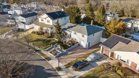 1287 Jonathan Ln, Wantagh, NY 11793