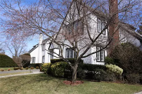 16 Kensington Ct, Hempstead, NY 11550