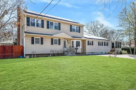 1201 Brookdale Ave, Bay Shore, NY 11706